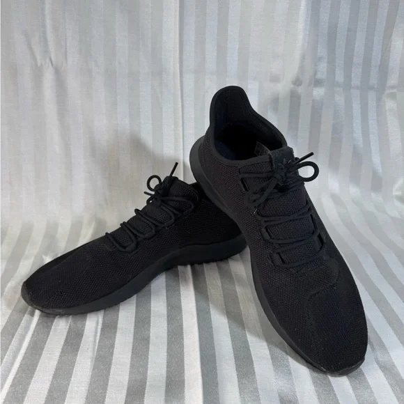 Men's Black Athletic Shoes - Picture 1 of 2